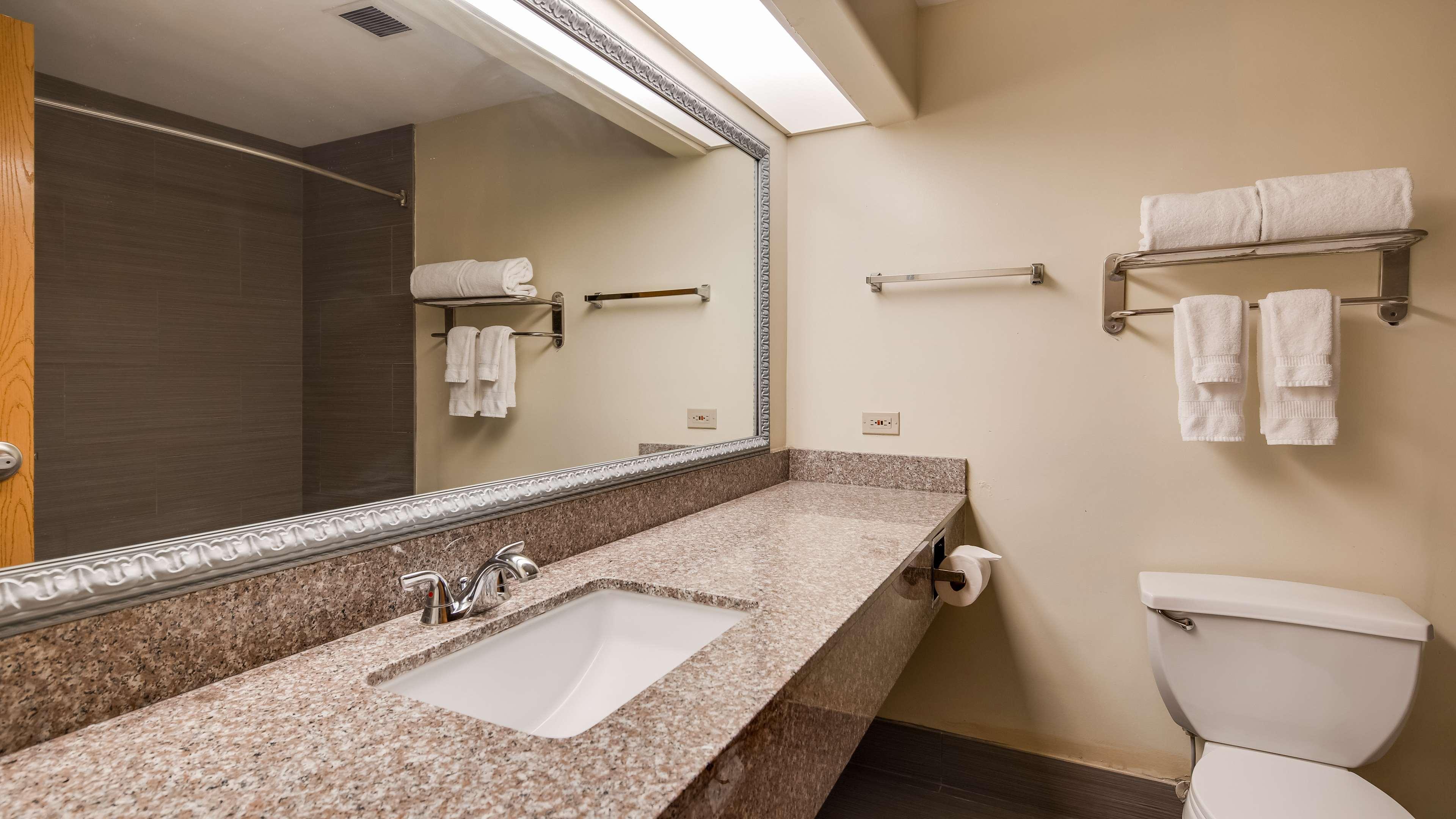 Best Western Rayne Inn Екстер'єр фото