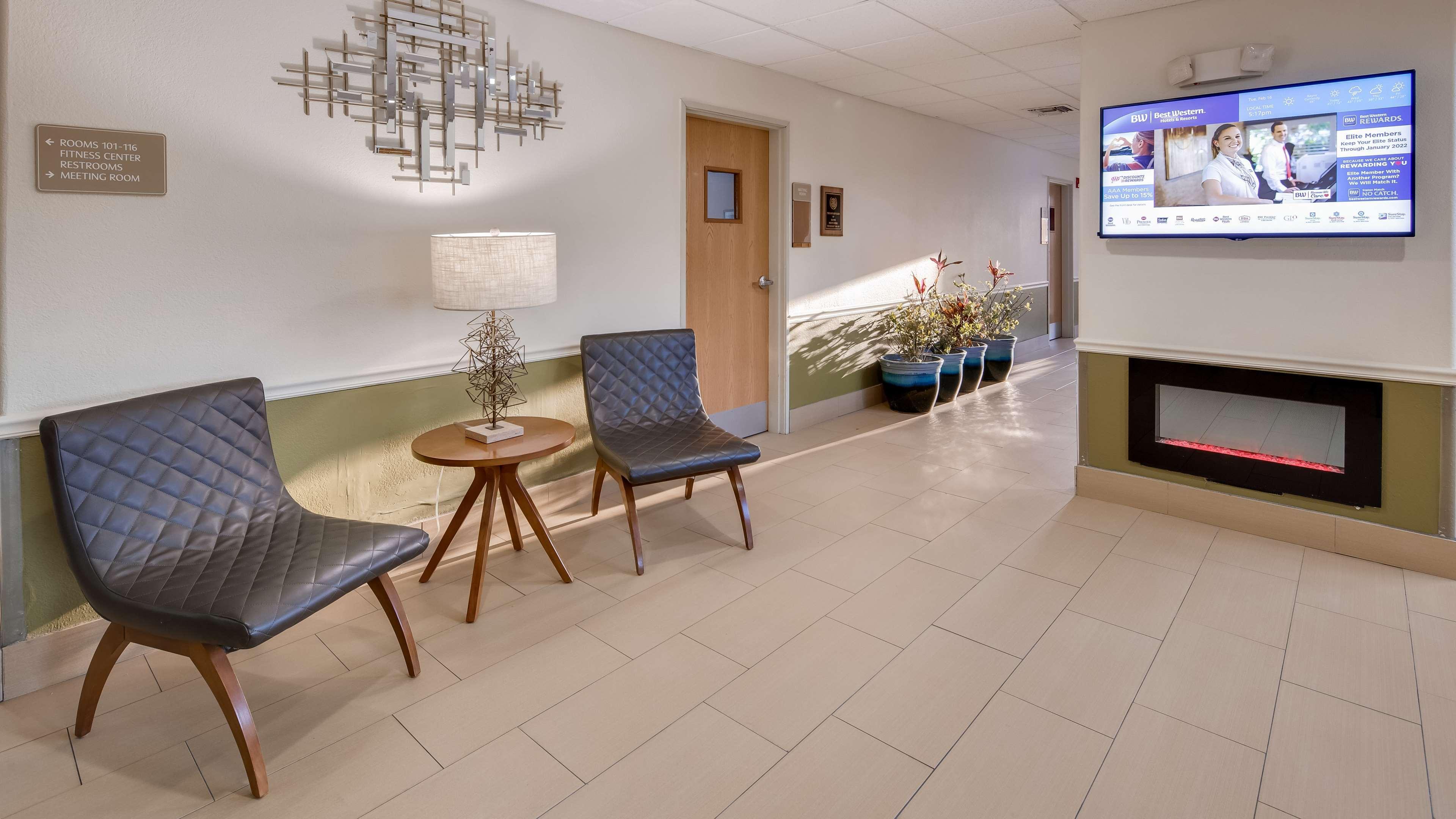 Best Western Rayne Inn Екстер'єр фото