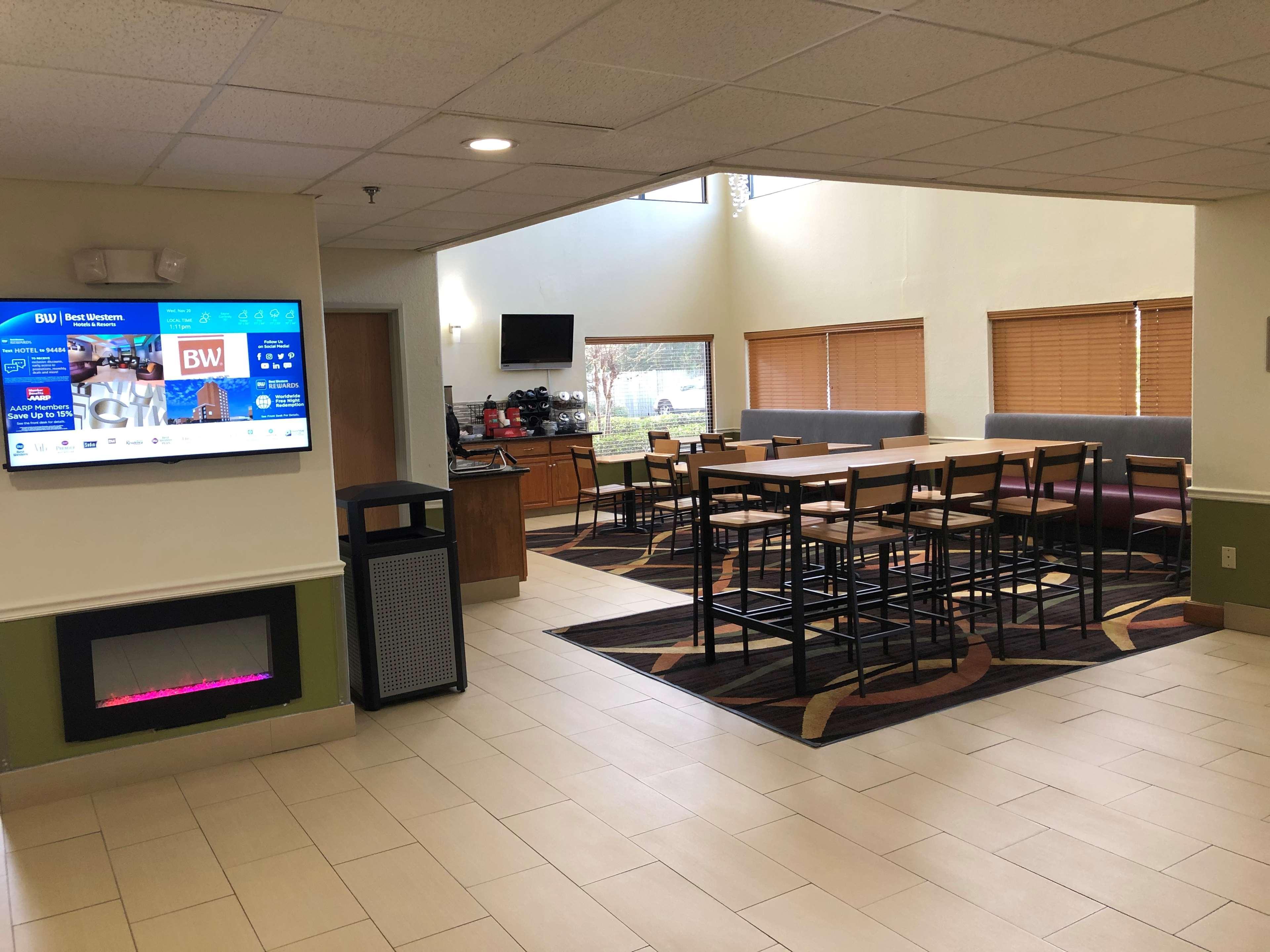 Best Western Rayne Inn Екстер'єр фото