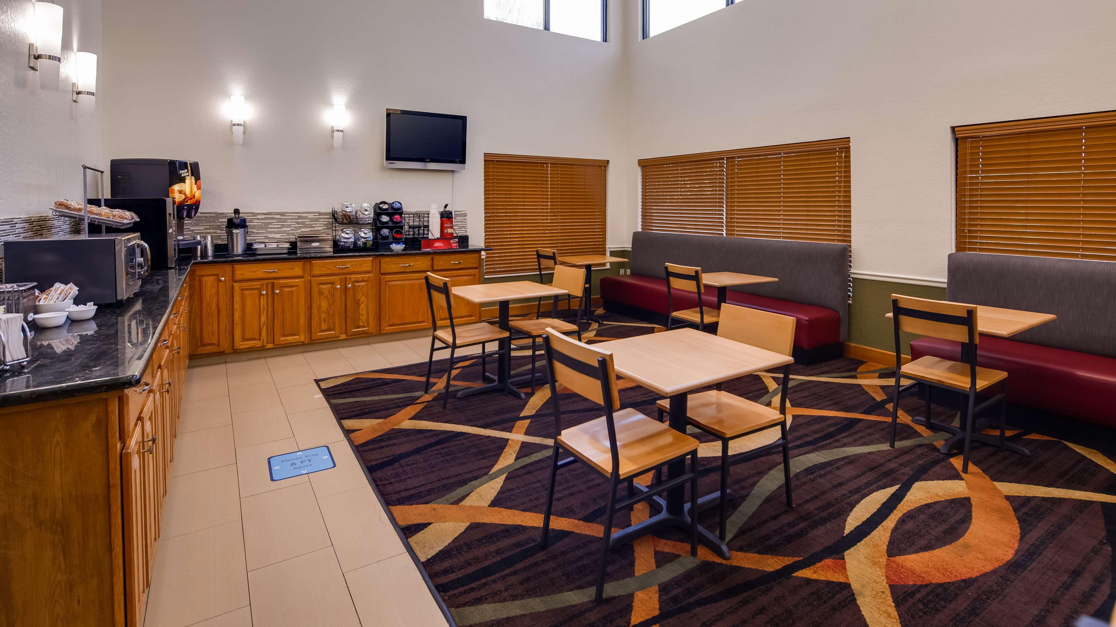 Best Western Rayne Inn Екстер'єр фото