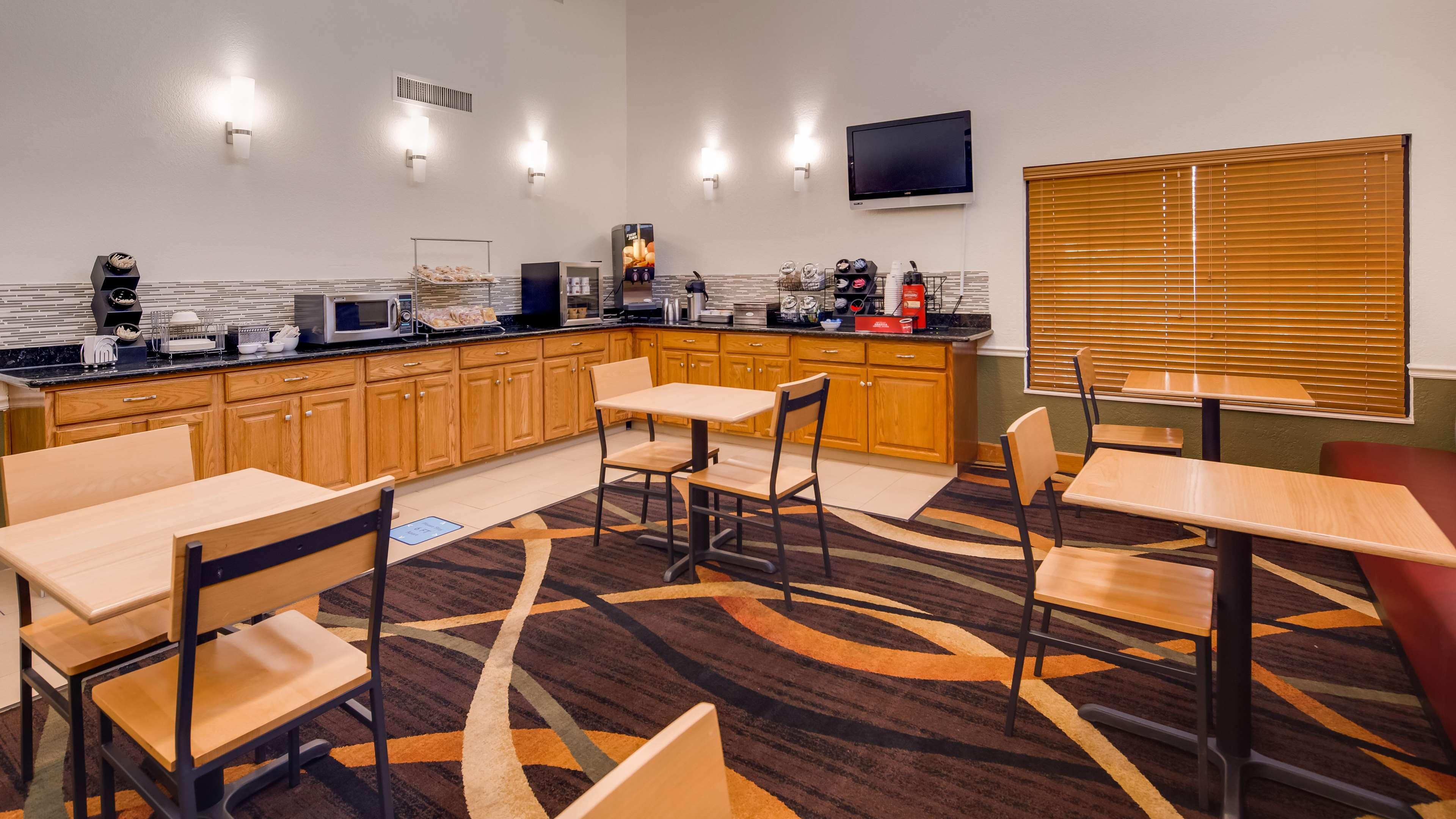 Best Western Rayne Inn Екстер'єр фото