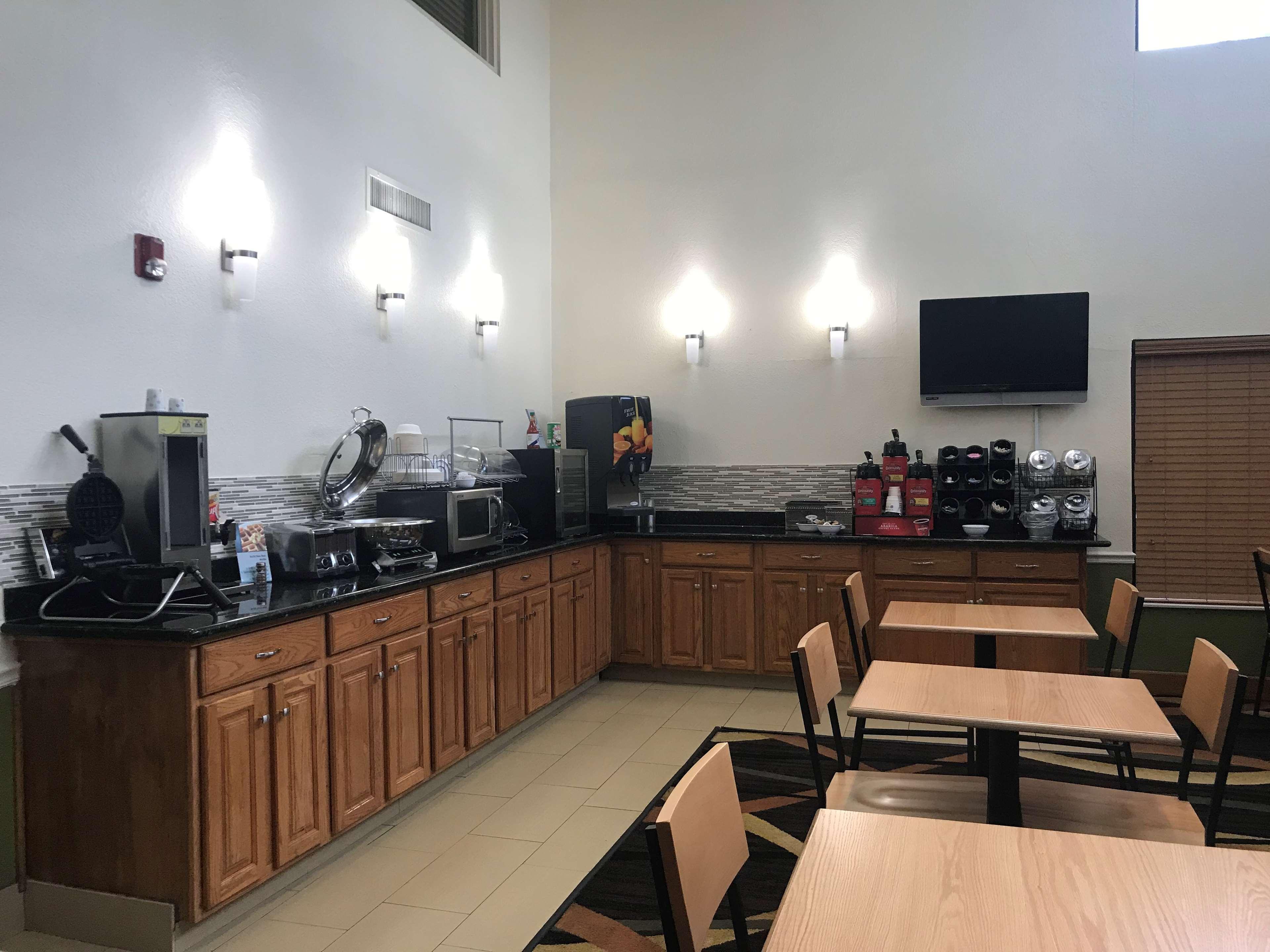 Best Western Rayne Inn Екстер'єр фото