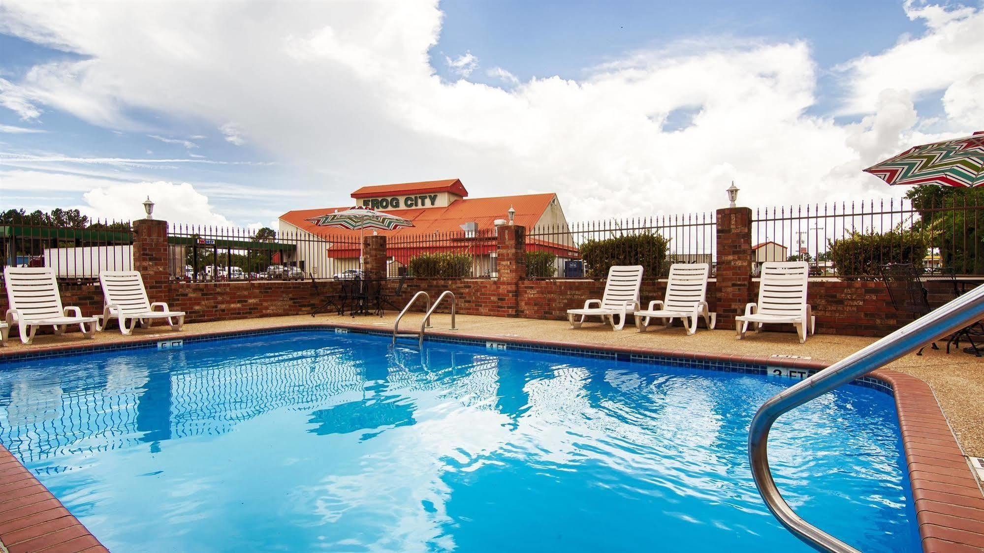 Best Western Rayne Inn Екстер'єр фото