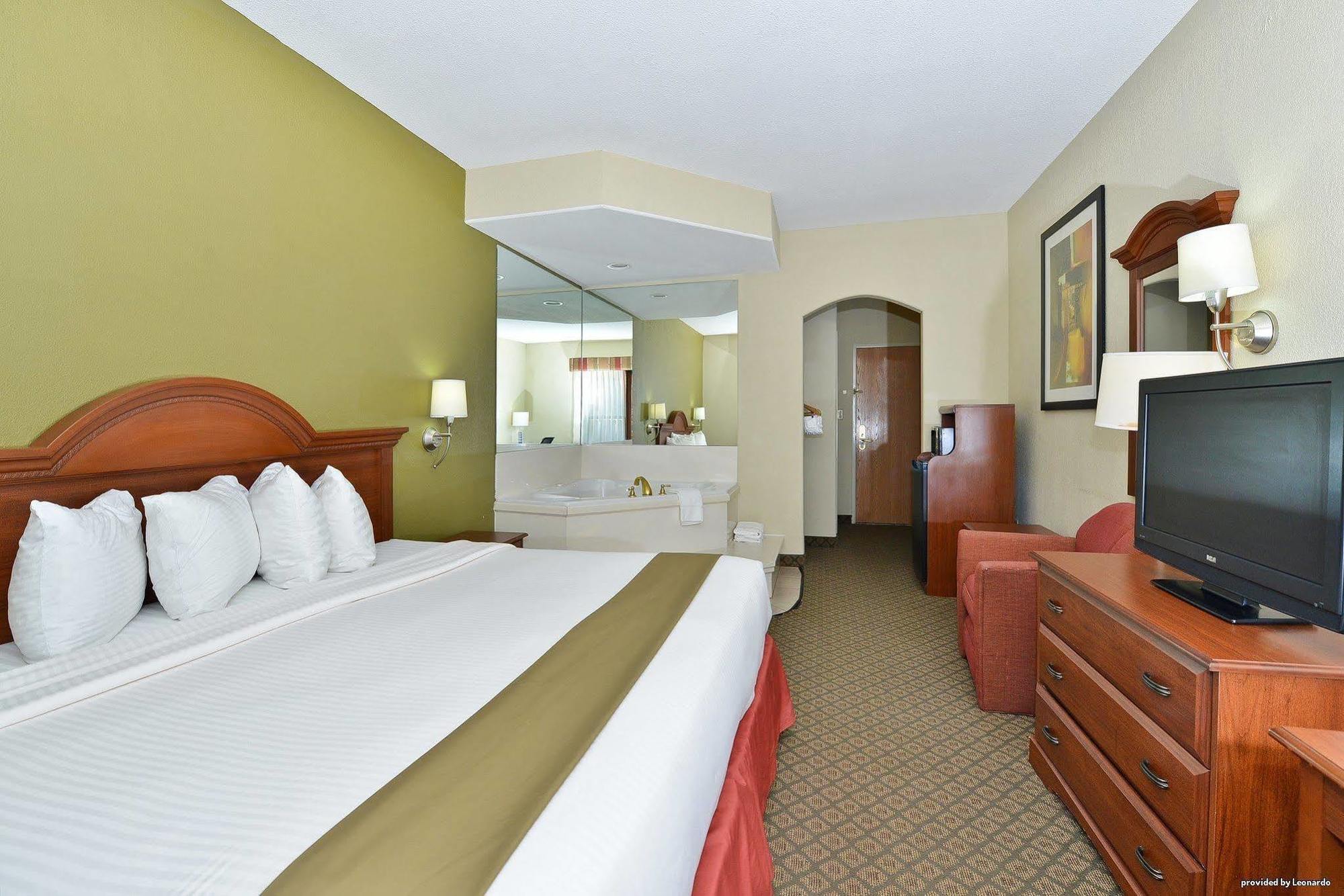 Best Western Rayne Inn Екстер'єр фото