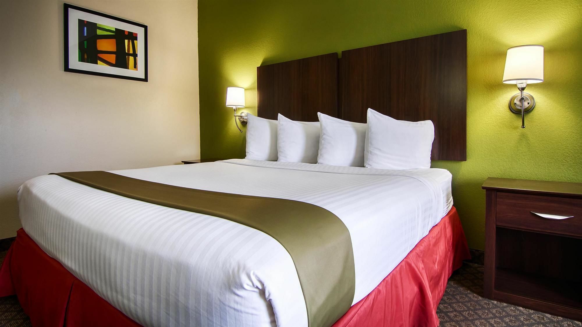 Best Western Rayne Inn Екстер'єр фото